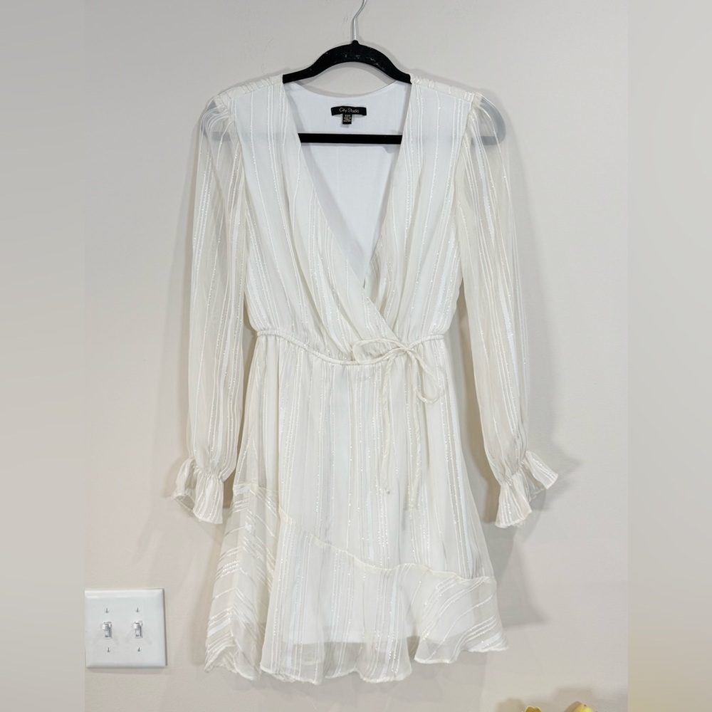 🔥NWOT City Studio White V-Neck Wrap Dress Size XXS 🔥